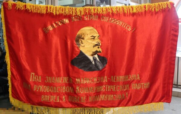 Покупаем флаги, вымпелы, знамёна, транспаранты