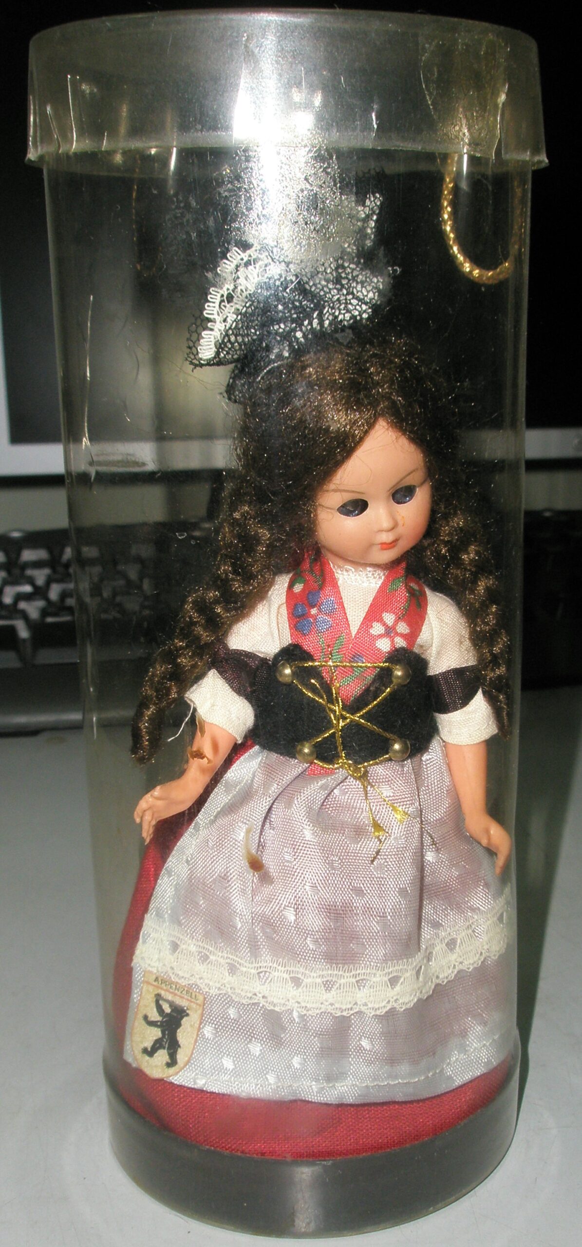 Старая кукла Betty